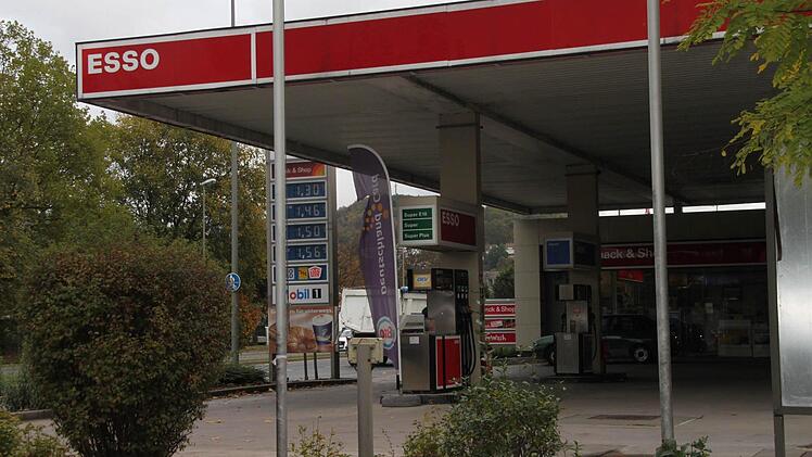 Seit der Bluttat vor 30 Jahren ist die Esso-Tankstelle am Kreuzstein komplett umgebaut worden.