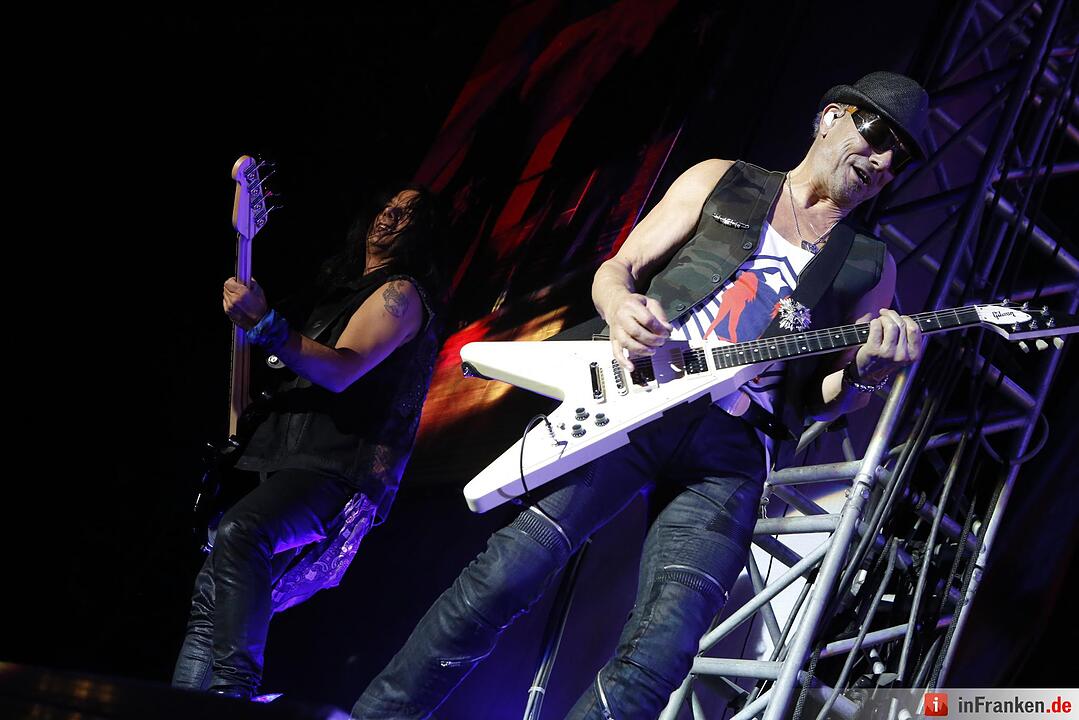 Scorpions32