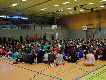Das Team der Brose Baskets Bamberg war in Hammelburg.  Foto: privat