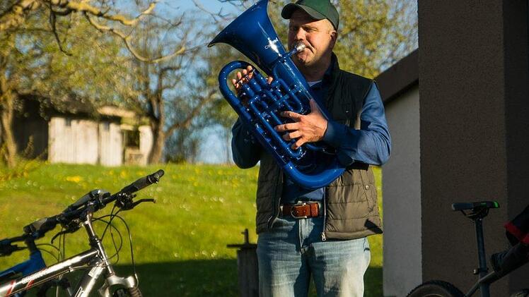 Künstlerische Gestaltung des Trafo-Häuschens in Schönderling.  Foto: Jürgen Hüfner