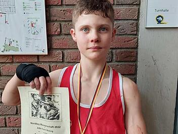 Ist stolz auf seine Vizemeisterschaft: Bad Kissingens Nachwuchs-Boxer Leo Zenglein. Foto: Sandra Zenglein