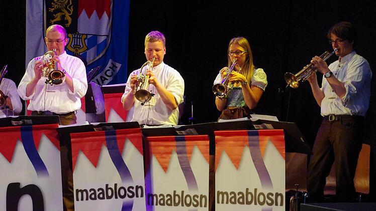 Dominik Ring, Sebastian Saffer, Tanja Dusel und Thomas Nees (von links) begeisterten unter anderem mit dem Stück "Der Torpedo"