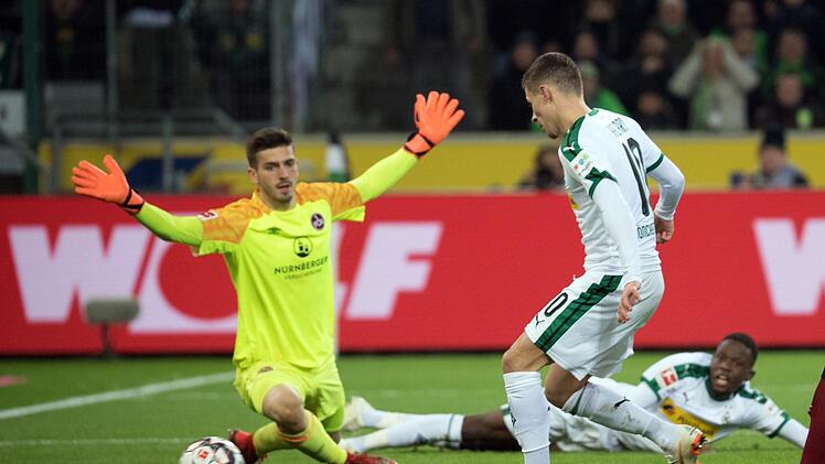 Das Hinspiel gewann die Borussia aus Mönchengladbach mit 2:0 (0:0). Foto: Federico Gambarini/dpa