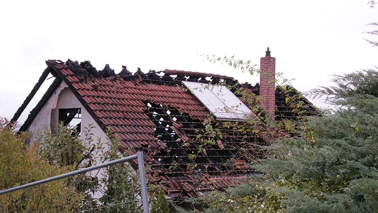 Das Wohnhaus in der Bergstraße ist nach dem Brand zerstört und nicht mehr bewohnbar.Benedikt Borst