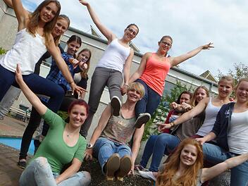 Die Elfklässlerinnen organisieren im P-Seminar den Aerobic-Tag. Fotos: Katharina Müller-Sanke