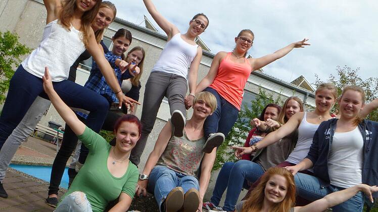 Die Elfklässlerinnen organisieren im P-Seminar den Aerobic-Tag. Fotos: Katharina Müller-Sanke