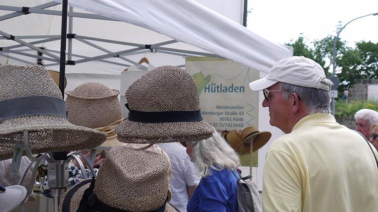 Ob er wohl eine neue Kopfbedeckung sucht? Foto: Pauline Lindner