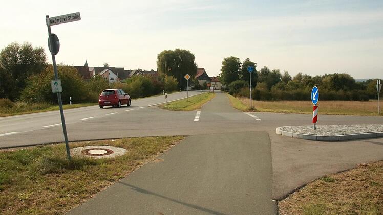 Mehr Verkehr an der Kreuzung zur Hauptstraße erwartet die Gemeinde durch die geplante Ansiedlung nicht.