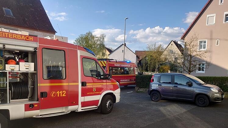 Zapfendorf: Sieben Feuerwehren rücken zu "Tanzsaal Hofmann" an - "etliche Personen" vermisst