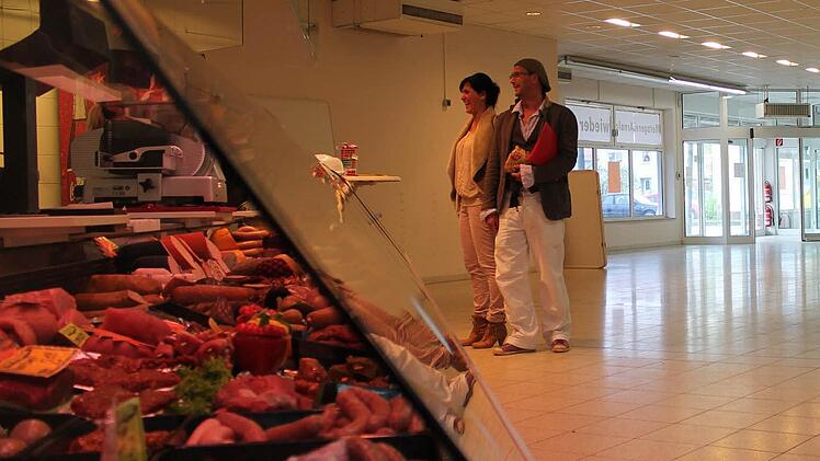 Im ehemaligen Tegut in Oerlenbach ist die Metzgerei Arnold noch immer vertreten. Bäckerei Martin Karch ist ab 16. Mai mit dabei. Doch es ist noch Platz für weitere Interessenten.  Fotos: Benedikt Borst
