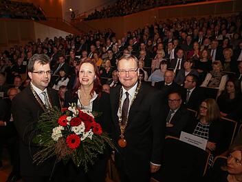 Intendantin Sibylle Broll-Pape, flankiert von Oberbürgermeister Andreas Starke (rechts) und Bürgermeister Christian Lange  Fotos: Barbara Herbst