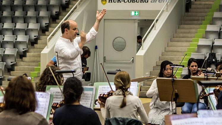 Impressionen von der Generalprobe für die Handball-Sinfonie in der HUK-Arena mit dem Philharmonischen Orchester Landestheater CoburgFoto: Jochen Berger