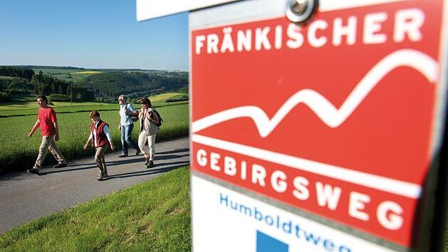 Qualitäts- und Themenwege wie der Fränkische Gebirgsweg führen durch 16 Urlaubslandschaften in Franken und garantieren höchste Wanderqualität für Jedermann.  Foto: FrankenTourismus/FRW/Hub