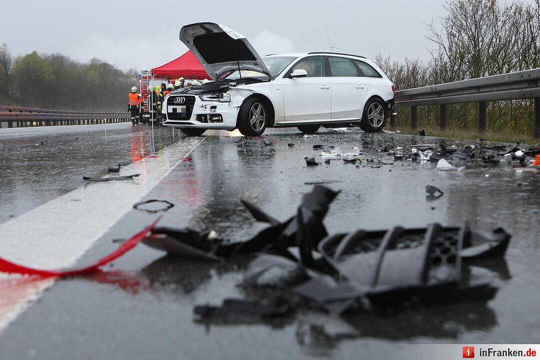 Hagel-Unwetter lšst Massenunfall aus: Autos kollidieren auf der A6 - Acht verletzte Personen, davon drei schwer