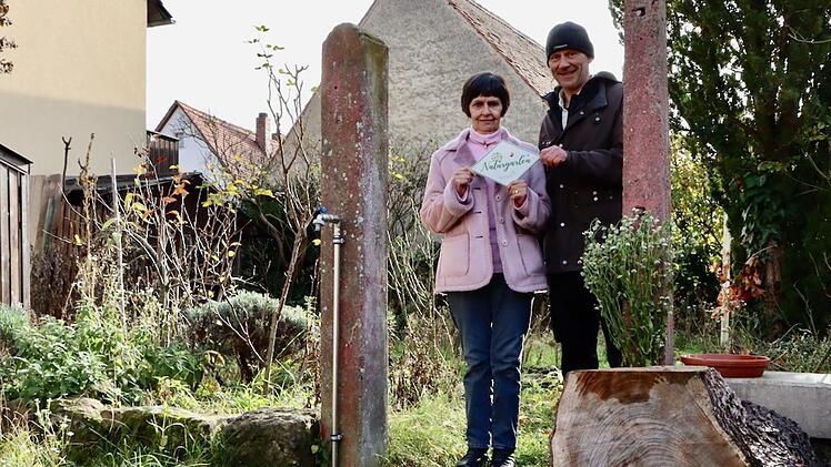 In Niederndorf wurden die Gärten von Jörg und seiner Mutter Rita ausgezeichnet.   Foto: Sigrun Hannemann