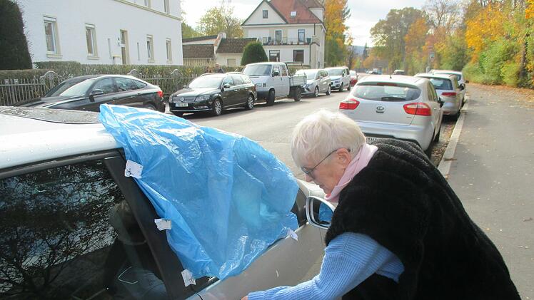 Das Auto der Familie Schickentanz wurde mit Folie abgeklebt. Foto: Heiner Schickentanz
