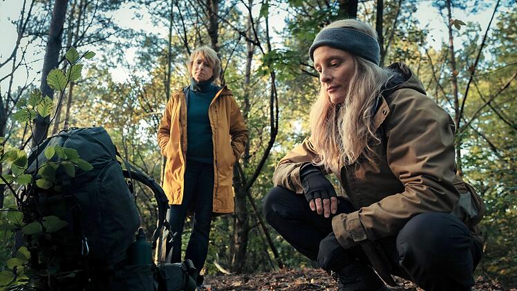Susanne Bonard (Corinna Harfouch, links) schlie&szlig;t sich der Wildnislehrerin Dara Kimmerer (Anne Ratte-Polle) an. Will sie sich kurz vor der Rente selbst auf neue Art finden? Oder ist es doch eine Art Ermittlung?