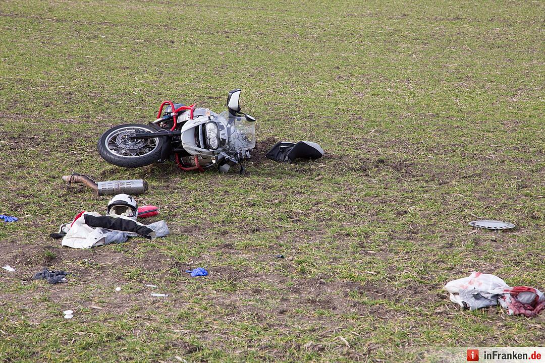 Tödlicher Unfall im Kreis Coburg: Motorrad verunglückt nach Überholmanöver