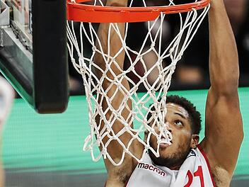 Augustine Rubit räumte unter den Körben auf und war Bambergs bester Akteur in Malaga. Foto: Daniel Löb