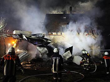 Anfang Mai hat ein Feuer in Gremsdorf ein Wohnhaus zerstört, in dem drei Wohnparteien lebten. Foto: Andreas Dorsch/Archiv