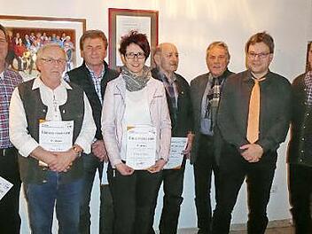 Ehrungen bei der Hauptversammlung der UWR/FW in Bad Rodach (von links): Manfred Ebert, Peter Pohl, Gerold Strobel, Melanie Kühn, Ronald Schubert, Ernst-Wilhelm Geiling, Bernd Werner und Ehrenvorsitzender Norbert Wacker  Foto: Volker Gundel