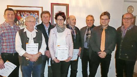 Ehrungen bei der Hauptversammlung der UWR/FW in Bad Rodach (von links): Manfred Ebert, Peter Pohl, Gerold Strobel, Melanie Kühn, Ronald Schubert, Ernst-Wilhelm Geiling, Bernd Werner und Ehrenvorsitzender Norbert Wacker  Foto: Volker Gundel