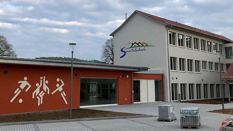 Die generalsaniert Sinntalschule in Wildflecken: Hier ist eine Hortbetreuung bis 16 Uhr möglich. Foto: Archiv/Sebastian Schmitt