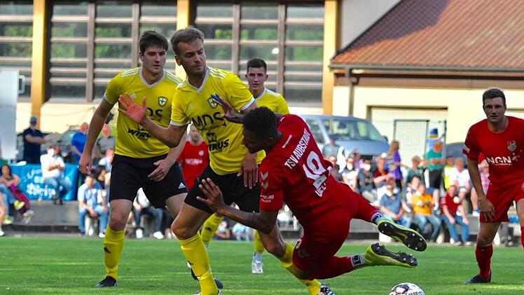 Konnte von den Thulbaer Kickern zu selten gestoppt werden: Aubstadts Michael Dellinger. Foto: Anand Anders