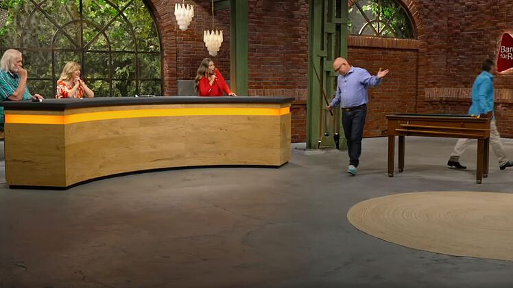 Pauritsch kann's nicht glauben: Leo hat mit einem Versuch geschafft, was er in fünfen nicht hinbekam.