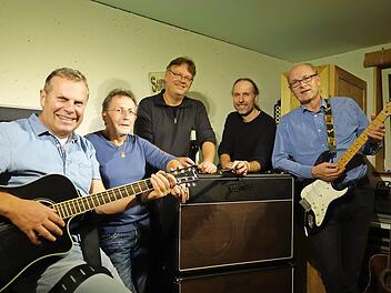 Vor 25 Jahren spielten die Bodygards aus Münnerstadt bei der ersten Oldie-Night im Sportzentrum. Auch 2019 sind sie wieder mit von der Partie.  Foto: Heike Beudert