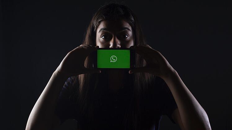 Der Dark-Mode bei WhatsApp soll besser für die Augen sein und könnte bald schon allen Nutzern zur Verfügung stehen. Symbolbild: Rachit Tank/unsplash.com