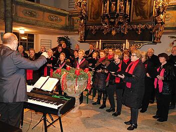 Harmonierten prächtig: die Chöre aus Neudrossenfeld und Langenstadt. Foto: Horst Wunner