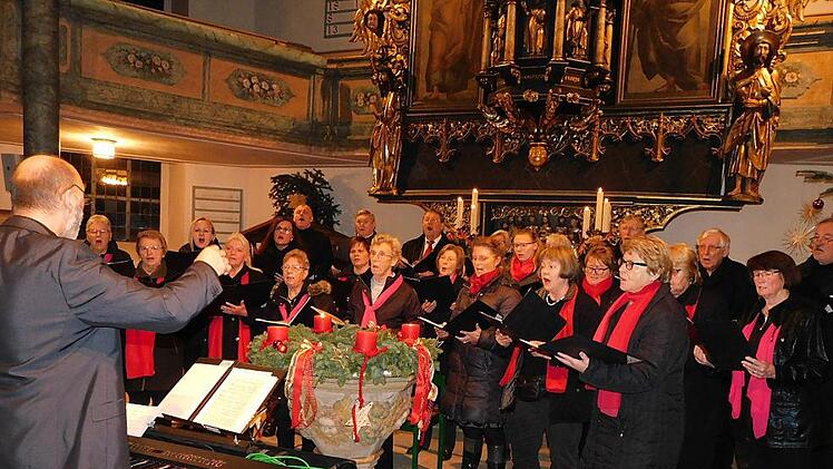 Harmonierten prächtig: die Chöre aus Neudrossenfeld und Langenstadt. Foto: Horst Wunner