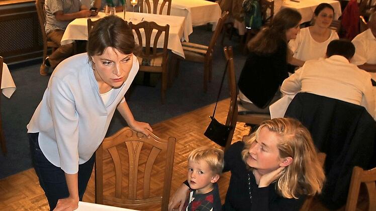 Emmi Zeulner am Wahlabend der CSU auf der Karolinenhöhe in Trieb: Mit dem Abschneiden der Union ist sie gar nicht zufrieden.