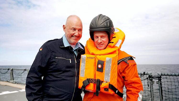 F&uuml;r Frank Rosin (links) und Alexander Kumptner geht es diesmal auf hohe See.