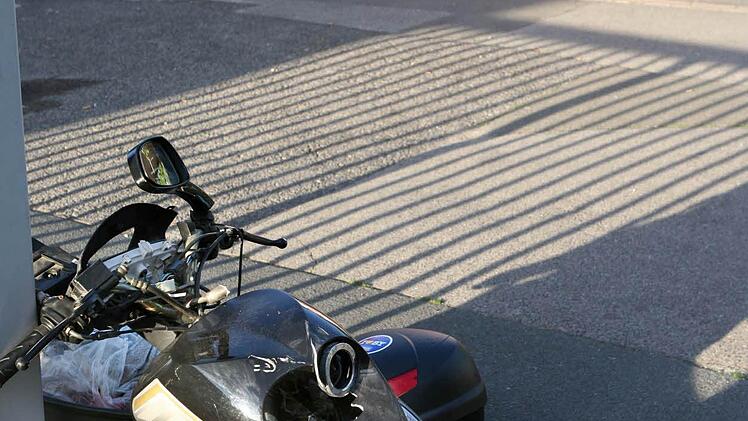 Ein schwerer Unfall hat sich am Sonntagabend in Altenkunstadt ereignet. Foto: Tobias Kindermann