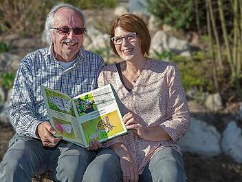 Gudrun und Werner Knoth haben ihre Freizeit den Schmetterlingen gewidmet. Das Ergebnis ihrer Jagd mit der Kamera kann man nun in einem Buch bewundern.  Foto: Klaus Gagel