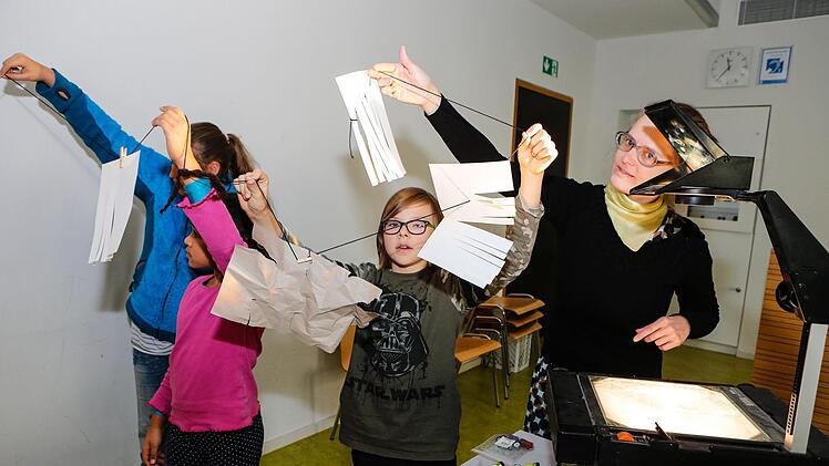 Schatten haben schon immer Künstlerinnen und Künstler inspiriert. Am Samstag auch die jungen Studierenden an der Bamberger Kinder-Uni.  Foto: Matthias Hoch