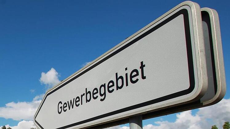 Die Gemeinde Himmelkron beklagt einen massiven Rückgang der Gewerbesteuereinnahmen und hofft auf einen Ausglich durch Bund und Freistaat.  Foto: Jens Wolf/dpa