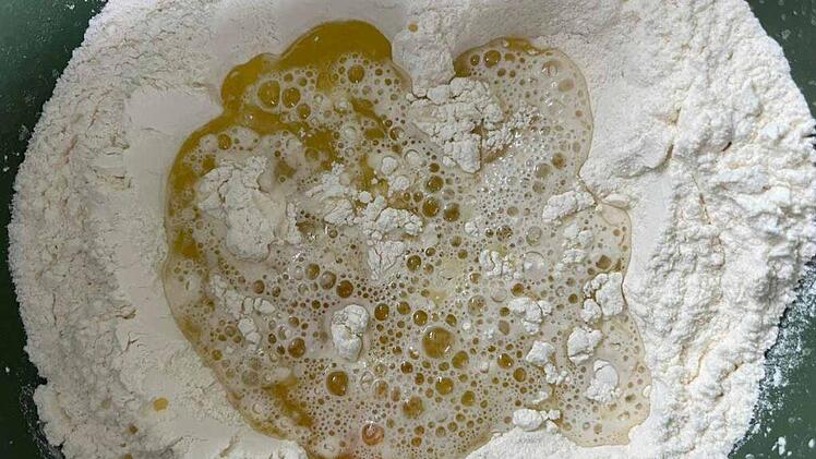 flammkuchenteig-anruehren