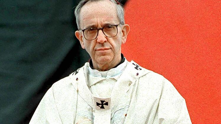 Das undatierte Archivfoto zeigt Kardinal Jorge Mario Bergoglio aus Argentinien. Er ist zum neuen Papst gewählt worden und wird als Papst Franziskus I. das Oberhaupt von 1,2 Milliarden Katholiken. Foto: EPA/EFE/TELAM/dpa