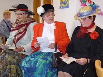 Helga Schöpplein, Amanda Röthlein und Gertrud Fößel (von links) sorgten mit einem neckischen Beitrag für Stimmung. Foto: Christian Ziegler