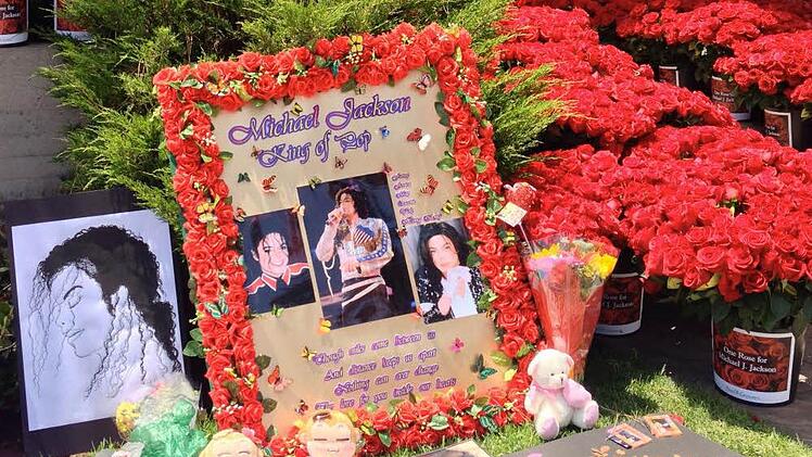 Trauer um Michael Jackson. Vor fünf Jahren starb der Musiker in Kalifornien.  Foto: Michael Nelson/ dpa (Archiv)