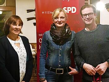 Ursula Wiegel, Gastreferentin Marietta Eder (Mitte) und SPD-Ortsvereinsvorsitzender Norbert Schaub. Foto: Sebastian Reuter