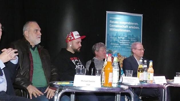 Michael Dassler, Georgios Halkias, Steffen Moroskow, Manfred Welker, German Hacker und Sabine Hanisch (v. l.) stellten ihre Positionen zu Themen wie Mobilit&auml;t, Veranstaltungen und Freizeitfl&auml;chen vor. Foto: Gabriela Ruyter