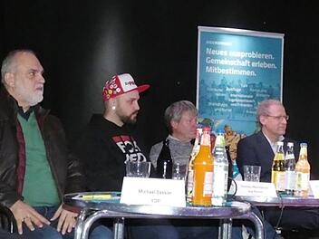 Michael Dassler, Georgios Halkias, Steffen Moroskow, Manfred Welker, German Hacker und Sabine Hanisch (v. l.) stellten ihre Positionen zu Themen wie Mobilität, Veranstaltungen und Freizeitflächen vor. Foto: Gabriela Ruyter