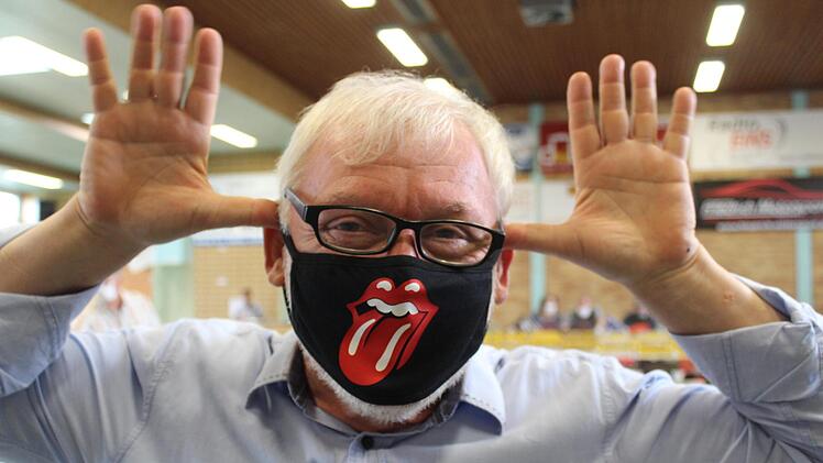 Was Stammgast auf Börsen, Standbetreiber und Lichtenfelser Udo Klinger hinter seiner Maske wirklich trieb, bleibt unerforscht. Auch er genoss die Wiederkehr der Börse.Markus Häggberg
