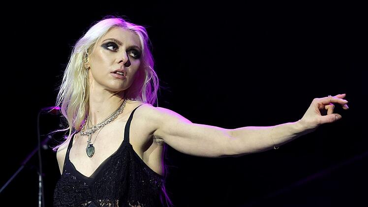 F&uuml;r die Weihnachts-EP der Band interpretiert Momsen "Where Are You Christmas?" aus "Der Grinch" neu.