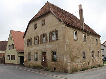 Das Kleebauernanwesen aus dem Jahr 1839 muss dringend saniert werden.  Foto: Andreas Dorsch