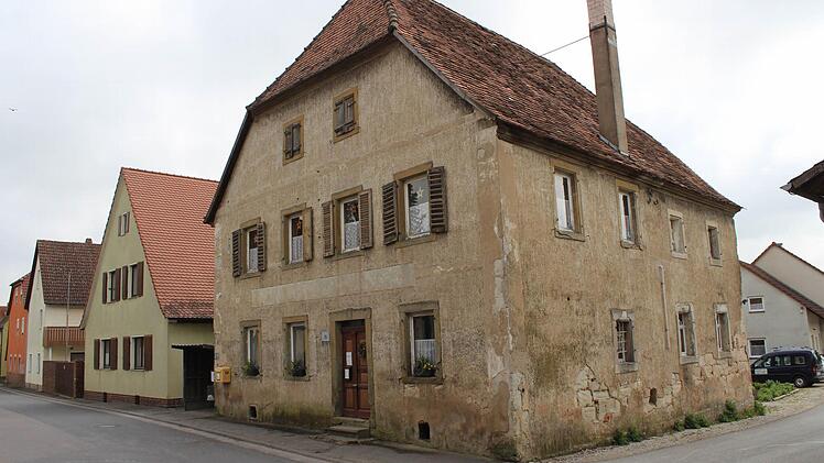 Das Kleebauernanwesen aus dem Jahr 1839 muss dringend saniert werden.  Foto: Andreas Dorsch